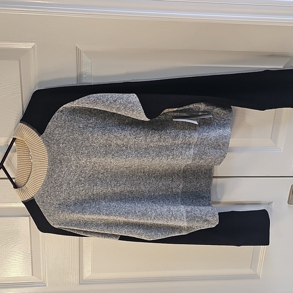 NWT Sweet Romeo Colorblock Crew Neck Pullover Sweater Large - Picture 6 of 15